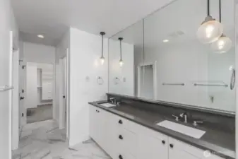 Looking the other direction in the primary bath.