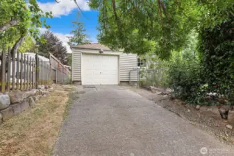 Enter garage from alley.