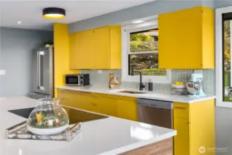 Vibrant Kitchen!