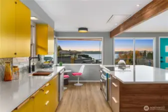 Cozy niche for beautiful breakfast views!