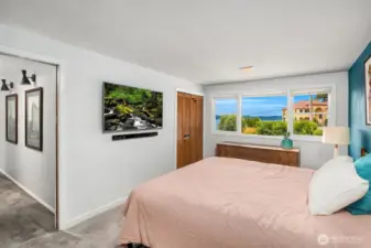 Primary Bedroom on Main level~