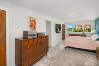 Room enough to convert to 2 Bedrooms if needed~