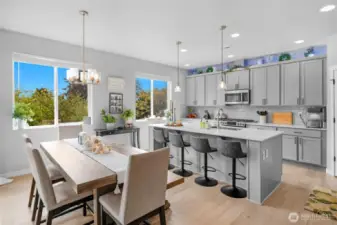 Dining and plenty of sitting space