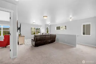 Large loft space with mountain views - Allows for two separate living spaces