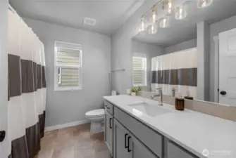 Full bath servicing upstairs bedrooms
