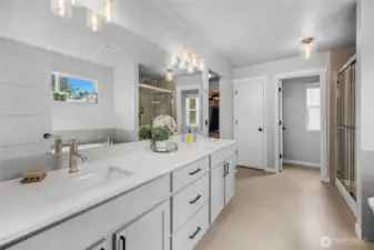 Primary en suite that is gigantic
