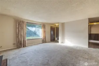 Living room/entry
