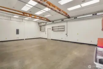 shop has a heat pump/air conditioning