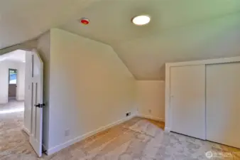 Second upstairs bedroom