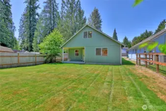 Large level fenced yard