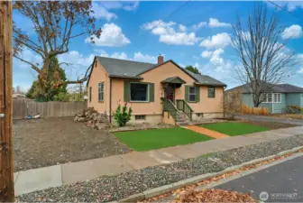 Virtually staged front yard sod