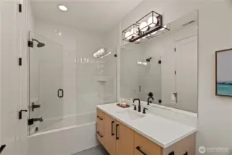 Bedroom 2 Ensuite Bath