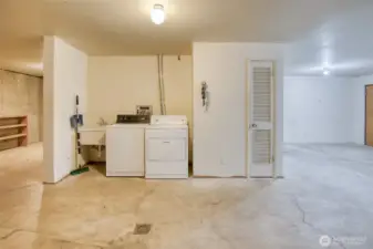 W/D and Utility Sink