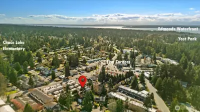 A quick 5 minute drive down Main street and voila, you are in downtown Edmonds!