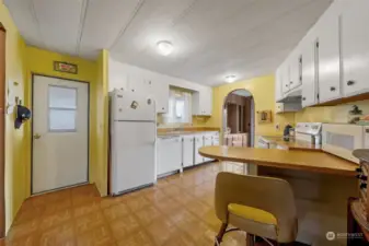 Arched doorway leading from the kitchen to the dining room.