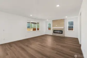 Actual Photos!! Ready to move in!