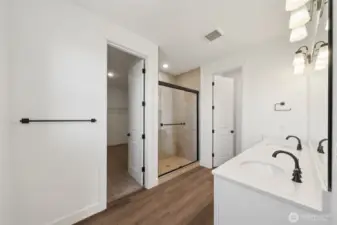Actual Photos!! Ready to move in!