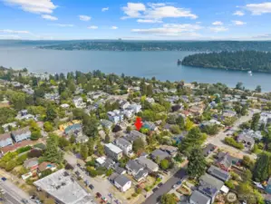 in walking distance to Lake Washington and Seward Park