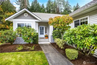 An easy 2-step entry leads into the home, which features 1,670 sq ft of gracious living all on one level.