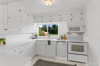 Kitchen - Main Floor