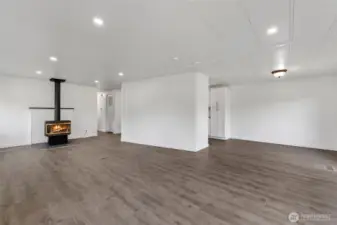 Bright open concept w/propane fireplace