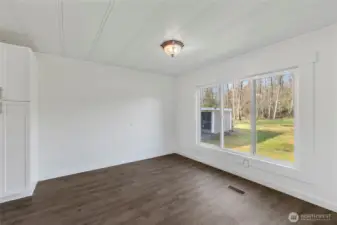 Light & bright dining room