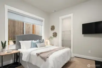 Main Level Guest Bedroom w/Ensuite Bath