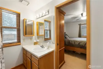 Bath 2 with access to primary