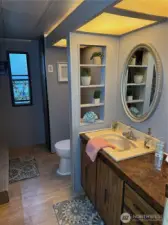 Tighter shot of bathroom.
