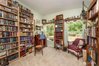 sitting room off primary