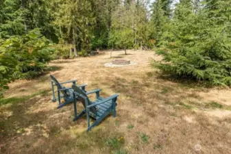 sitting area with fire pit