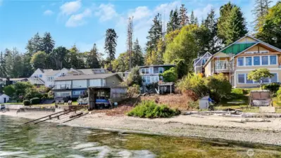 The boat house holds up to a 26 ft boat. The neighbor recently rebuilt their rail system, it is very rare to have a boat house this close to the shore. After a great day of fishing, crabbing or just cruzing on the sound you can bring your boat right back to your front yard in a safe space.