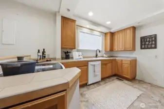 Great kitchen layout, offering room for many helpers.