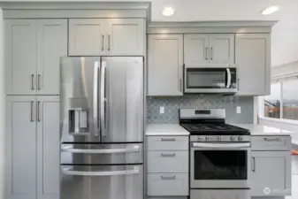 Gas cooktop & oven; newer refrigerator/freezer & more cabinetry for all your needs