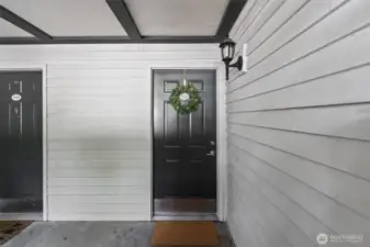 Great ground level "garden" unit, with great backyard space!