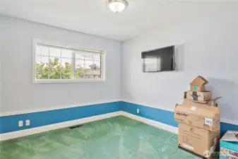 2nd Bedroom (how nice would it look if there really are hardwoods under there?)