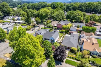 Amazing location, close to LCC, Library, Monticello Hotel and the Lake.