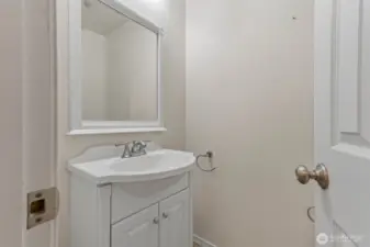 Main 1/2 Bath