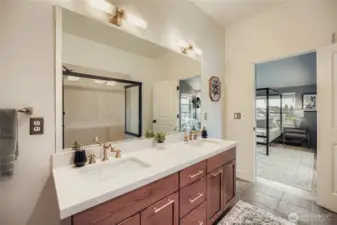 2nd floor bathroom