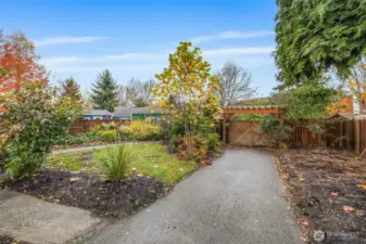 RV/Trailer Parking to Back Alley