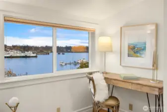 Perffect spot to be creative or enjoy the water while working