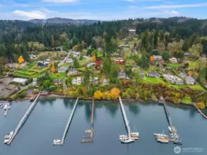 Idyllic Eagledale waterfront setting