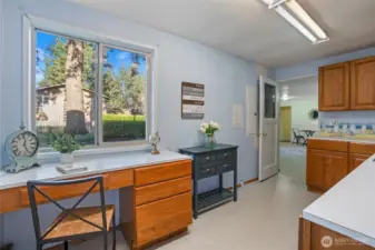 Desk/Office space in the kitchenette.