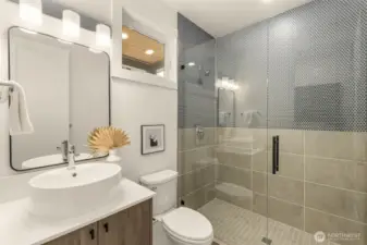 Main level 3/4 bath.