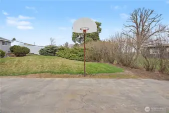Basketball hoop