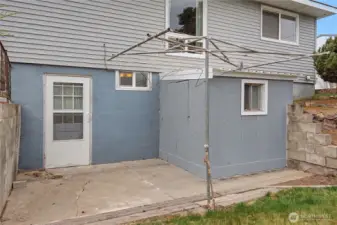 Overside carport off the back of the shop