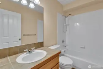 Main Floor Full Bath