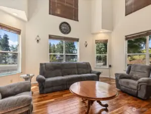 Vaulted ceilings. Tons of natural light. Tons of windows for optimal views and cool ocean breeze.