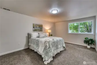Oversized primary bedroom with brand new carpet, paint, millwork and more.