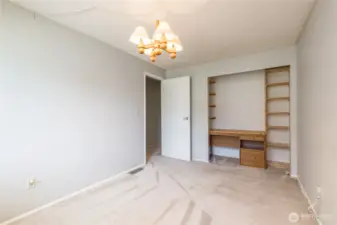 Third bedroom - closet has built-in desk